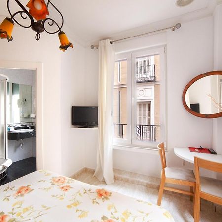 Hostal Barrera Madrid Kültér fotó